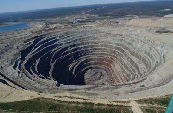 世界上最深的人工钻井，科拉超深钻孔深12262米(挖到地狱)