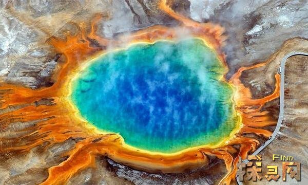 美国最大的温泉，黄石公园大棱镜温泉会变色(像七色彩虹)