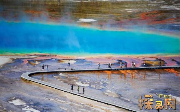 美国最大的温泉，黄石公园大棱镜温泉会变色(像七色彩虹)